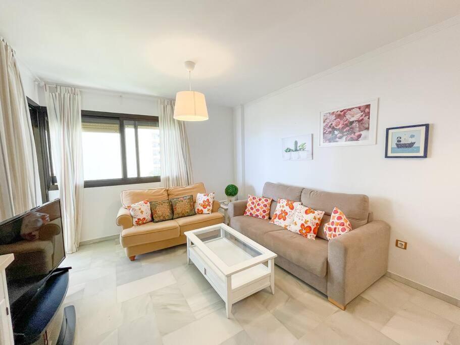 Seafront Apartment With Direct Access To The Beach Torremolinos Exterior photo